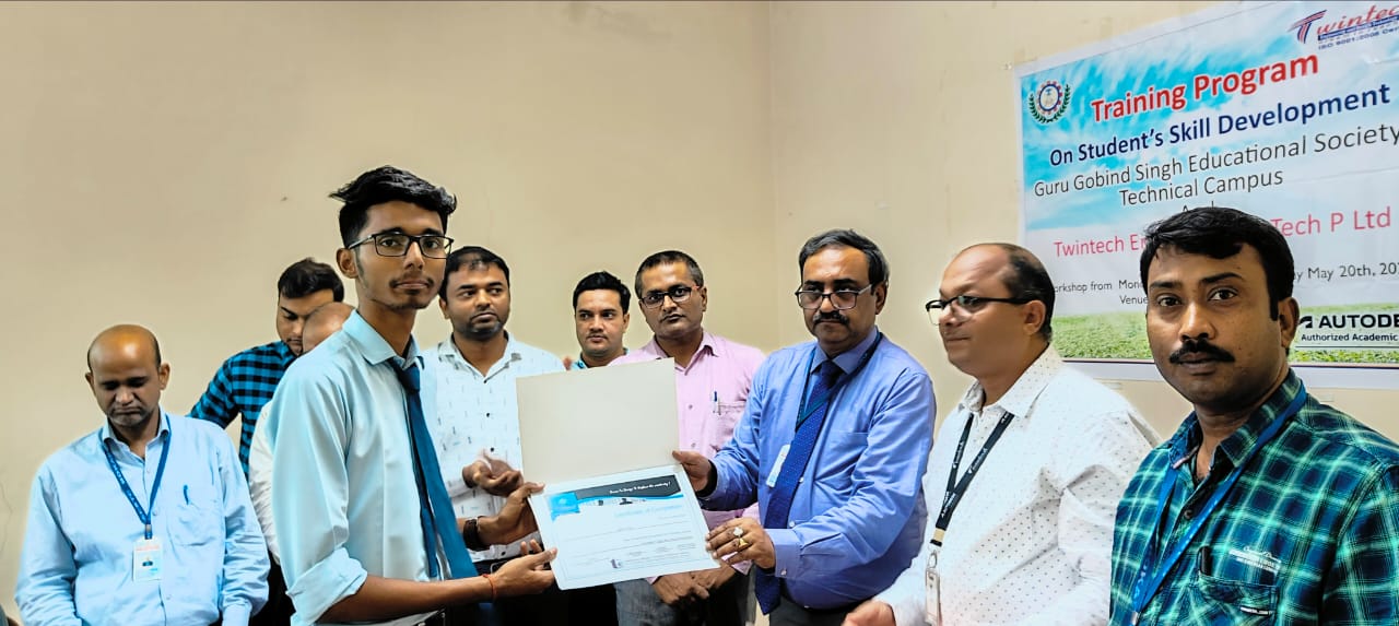 certificate distribution to students for vocational training